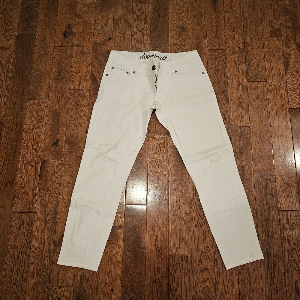 White skinny denim pants